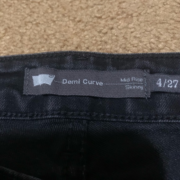 Levi’s Women’s Demi Curve Mid Rise Skinny Jeans in Size 4 or 27inch - Picture 2 of 5